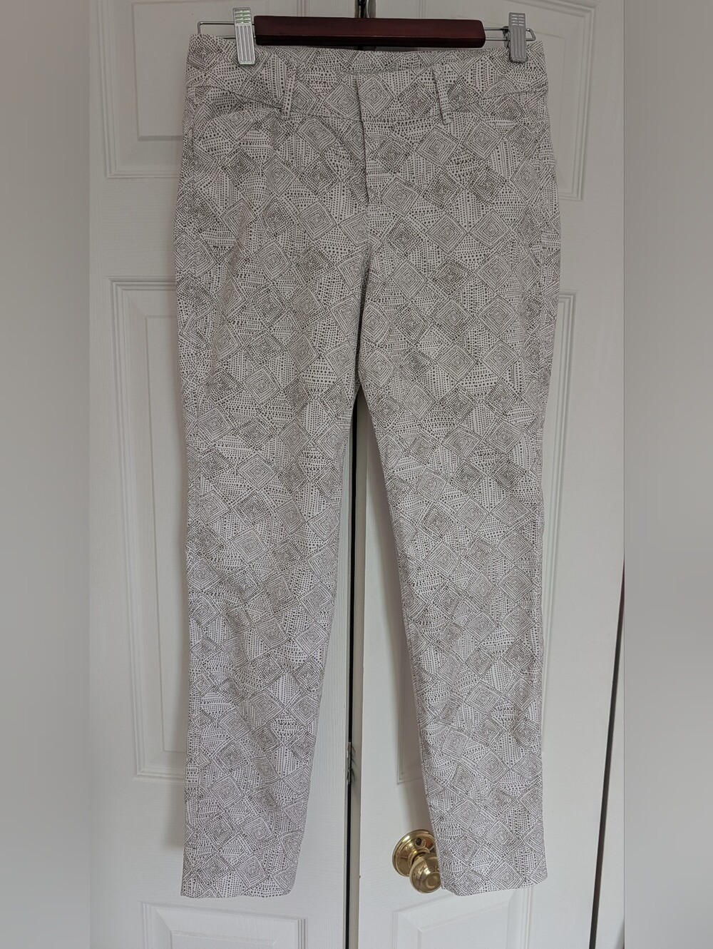 Old Navy Textured White Geometric Slim Pants